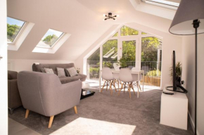Walnut Flats-F3, 1-Bedroom with Stunning Garden View, AC, Parking, Netflix, WIFI - Close to Oxford, Bicester & Blenheim Palace